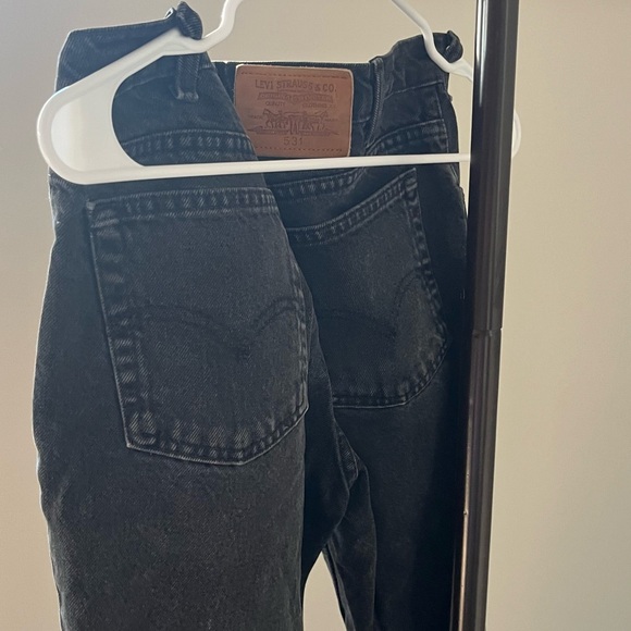Black Levi jeans - Picture 2 of 3